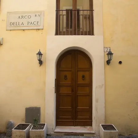 Relais Arco Della Pace Guest house